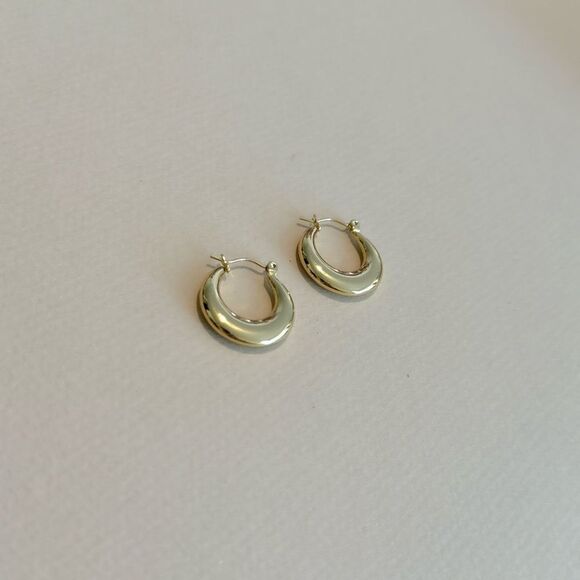 Minimalist hoop earrings M980 - Picture 2 of 3